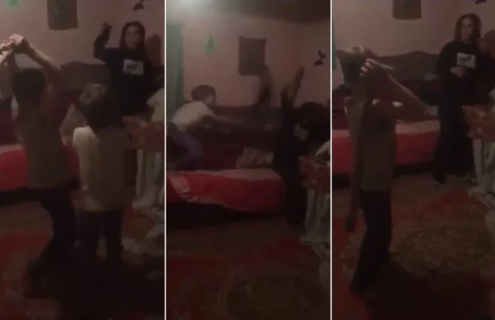 Imagini ȘOCANTE. Doi copii şi-au bătut mama, la îndrumarea tatălui. Incidentul a fost transmis LIVE pe Facebook